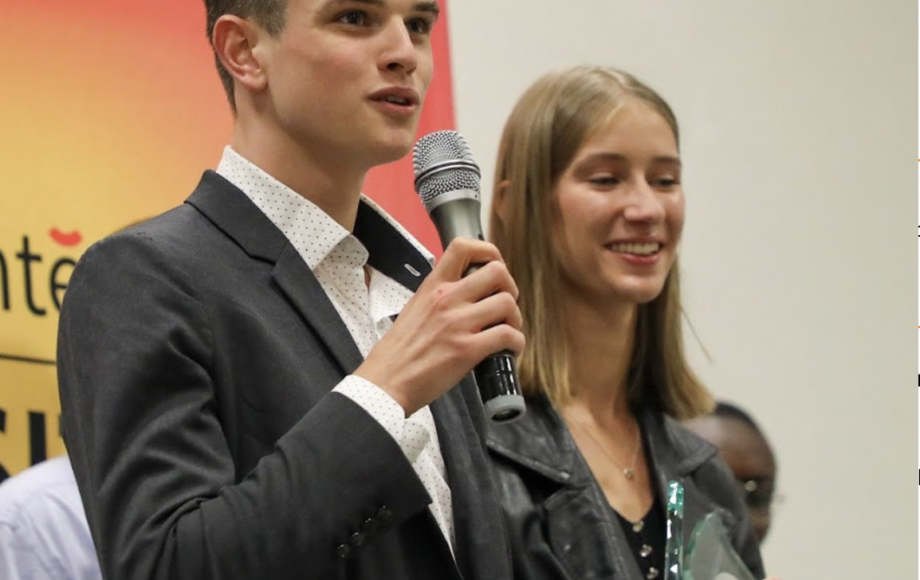 eventsphoto--international-business-france-student-speaking-sales